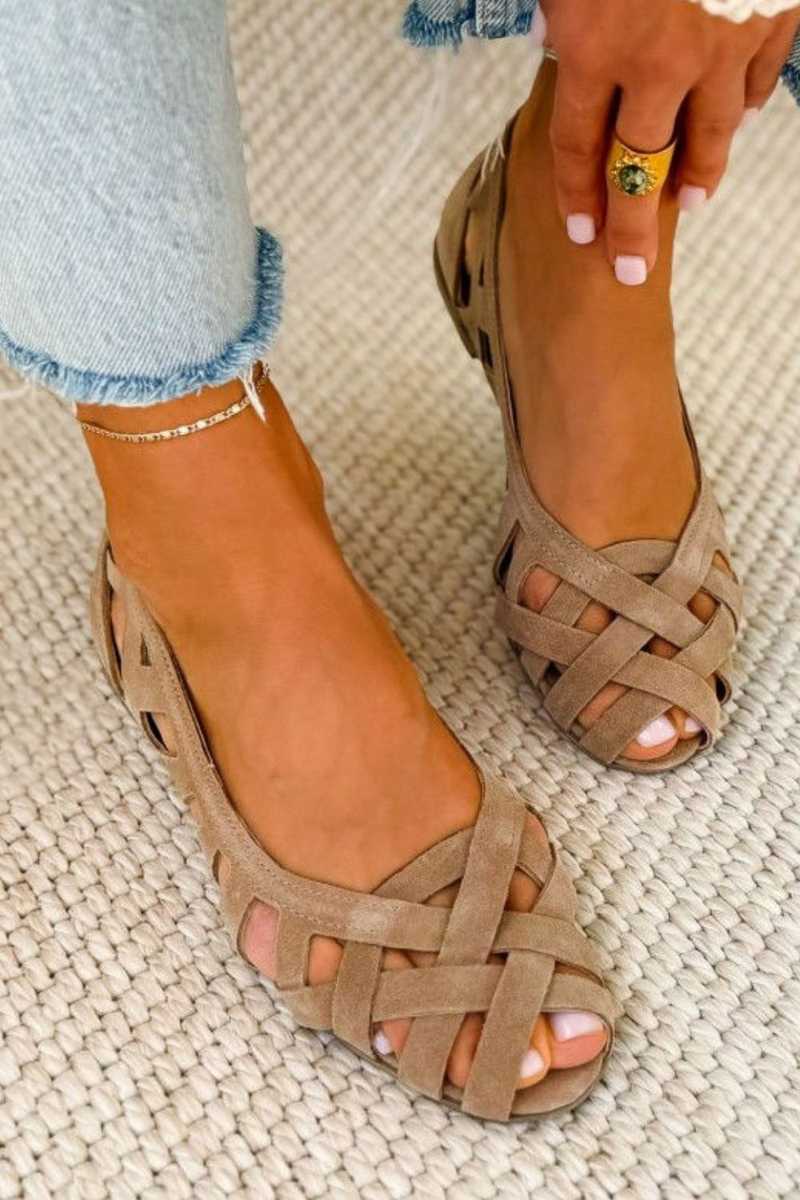 HINA | Flat sandals with open toes and woven material