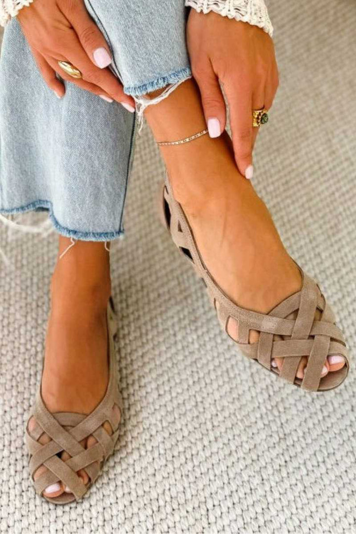 HINA | Flat sandals with open toes and woven material